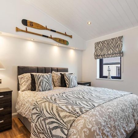 Hiraeth - Luxury Lodge With Hot Tub, Close To Beach Penally Exterior photo