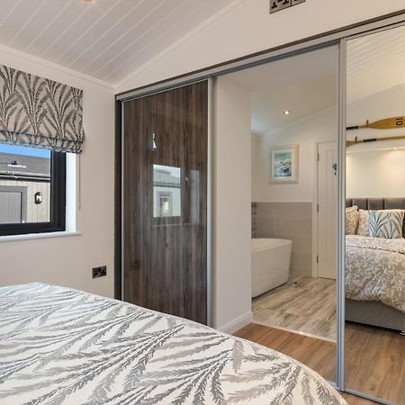 Hiraeth - Luxury Lodge With Hot Tub, Close To Beach Penally Exterior photo