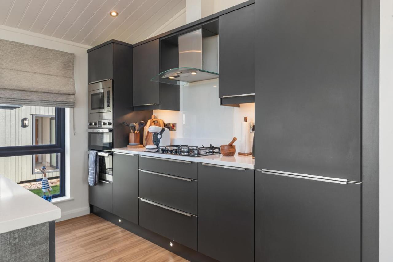 Hiraeth - Luxury Lodge With Hot Tub, Close To Beach Penally Exterior photo