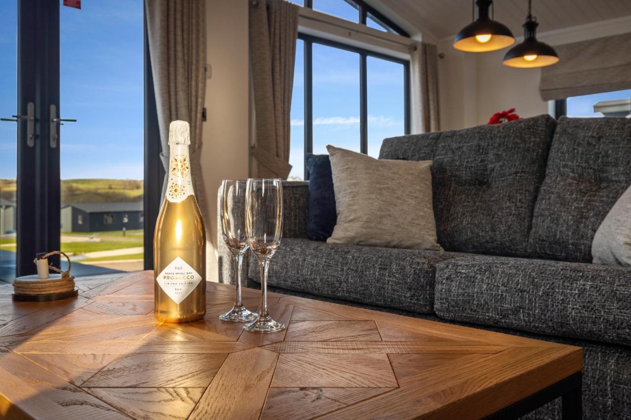 Hiraeth - Luxury Lodge With Hot Tub, Close To Beach Penally Exterior photo