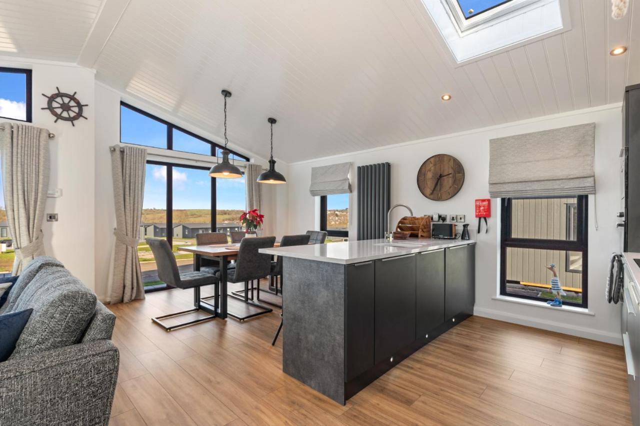 Hiraeth - Luxury Lodge With Hot Tub, Close To Beach Penally Exterior photo