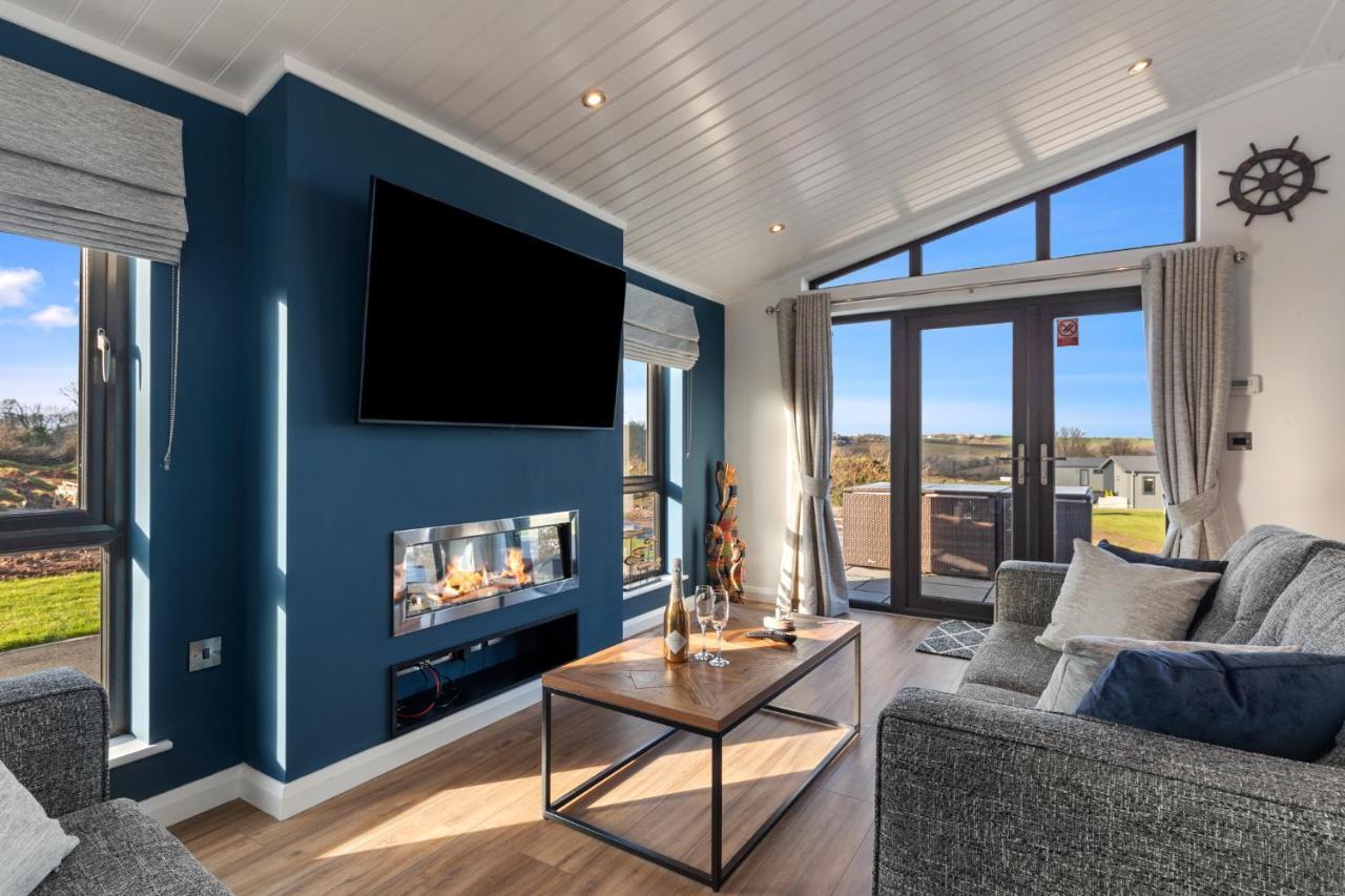Hiraeth - Luxury Lodge With Hot Tub, Close To Beach Penally Exterior photo