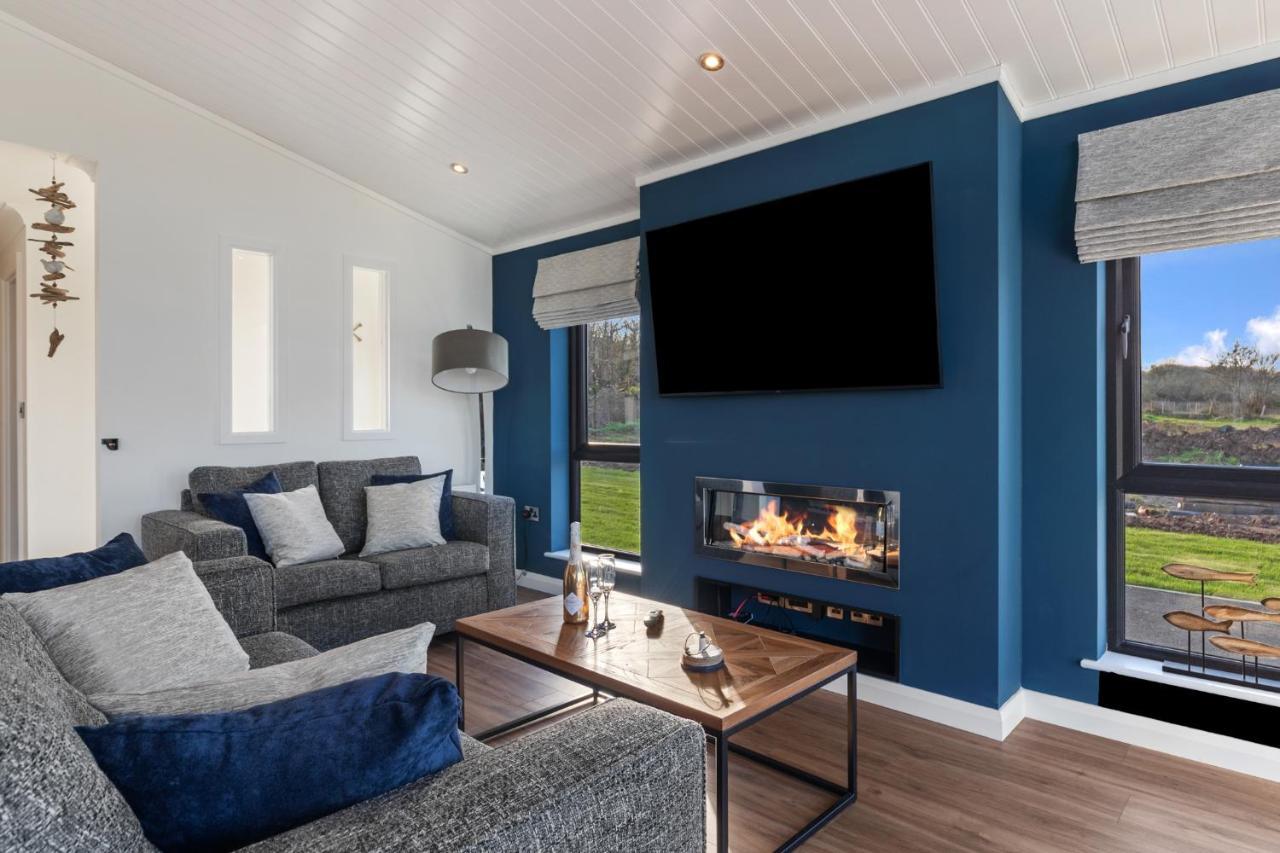 Hiraeth - Luxury Lodge With Hot Tub, Close To Beach Penally Exterior photo