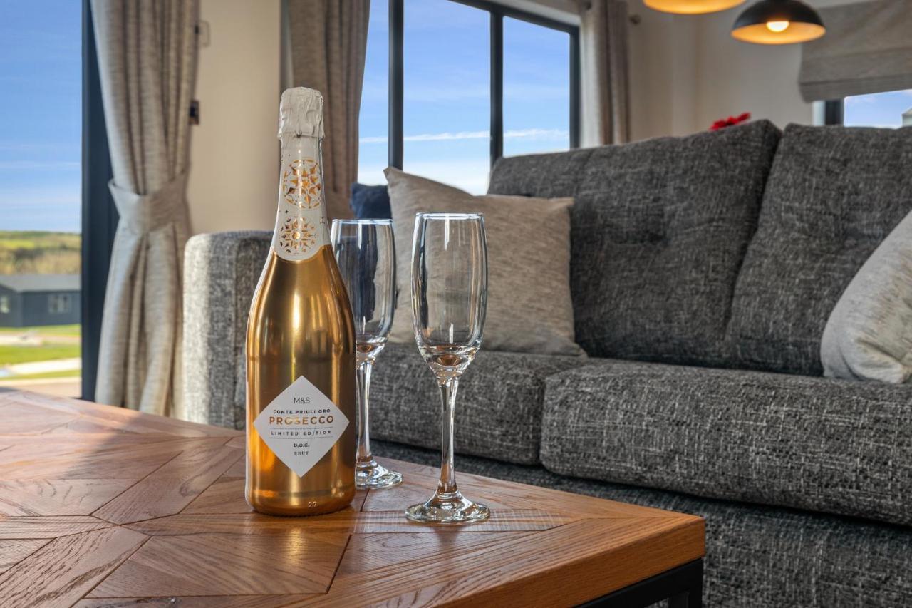 Hiraeth - Luxury Lodge With Hot Tub, Close To Beach Penally Exterior photo