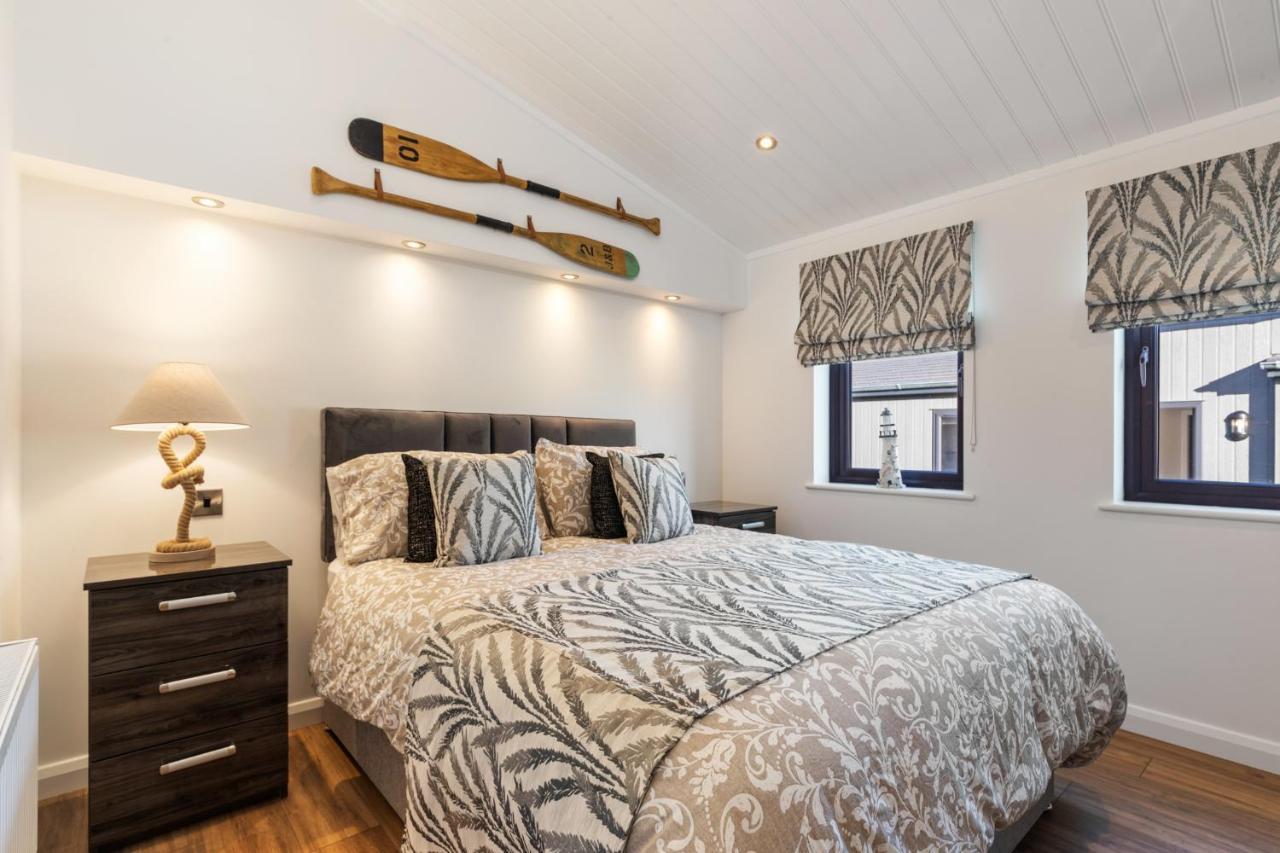 Hiraeth - Luxury Lodge With Hot Tub, Close To Beach Penally Exterior photo