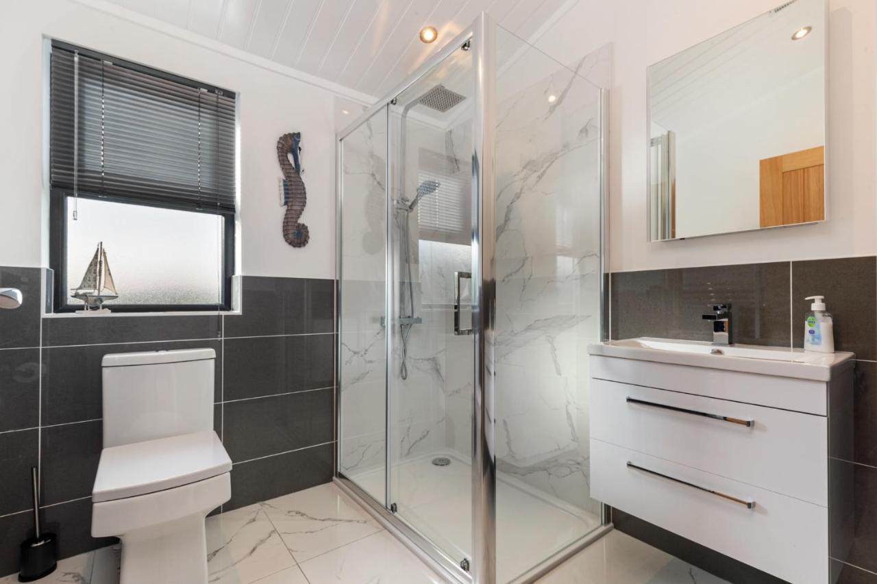 Hiraeth - Luxury Lodge With Hot Tub, Close To Beach Penally Exterior photo