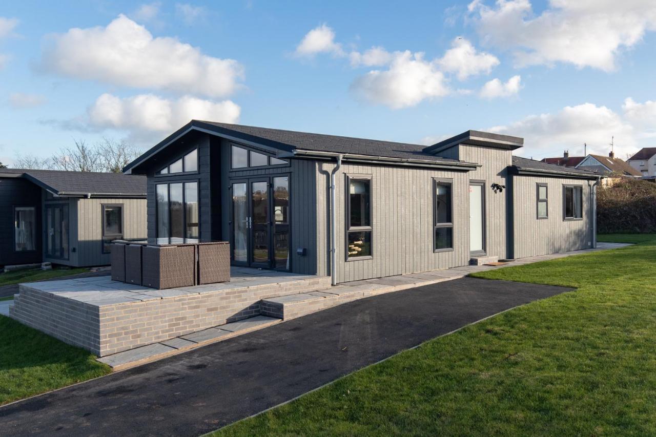 Hiraeth - Luxury Lodge With Hot Tub, Close To Beach Penally Exterior photo