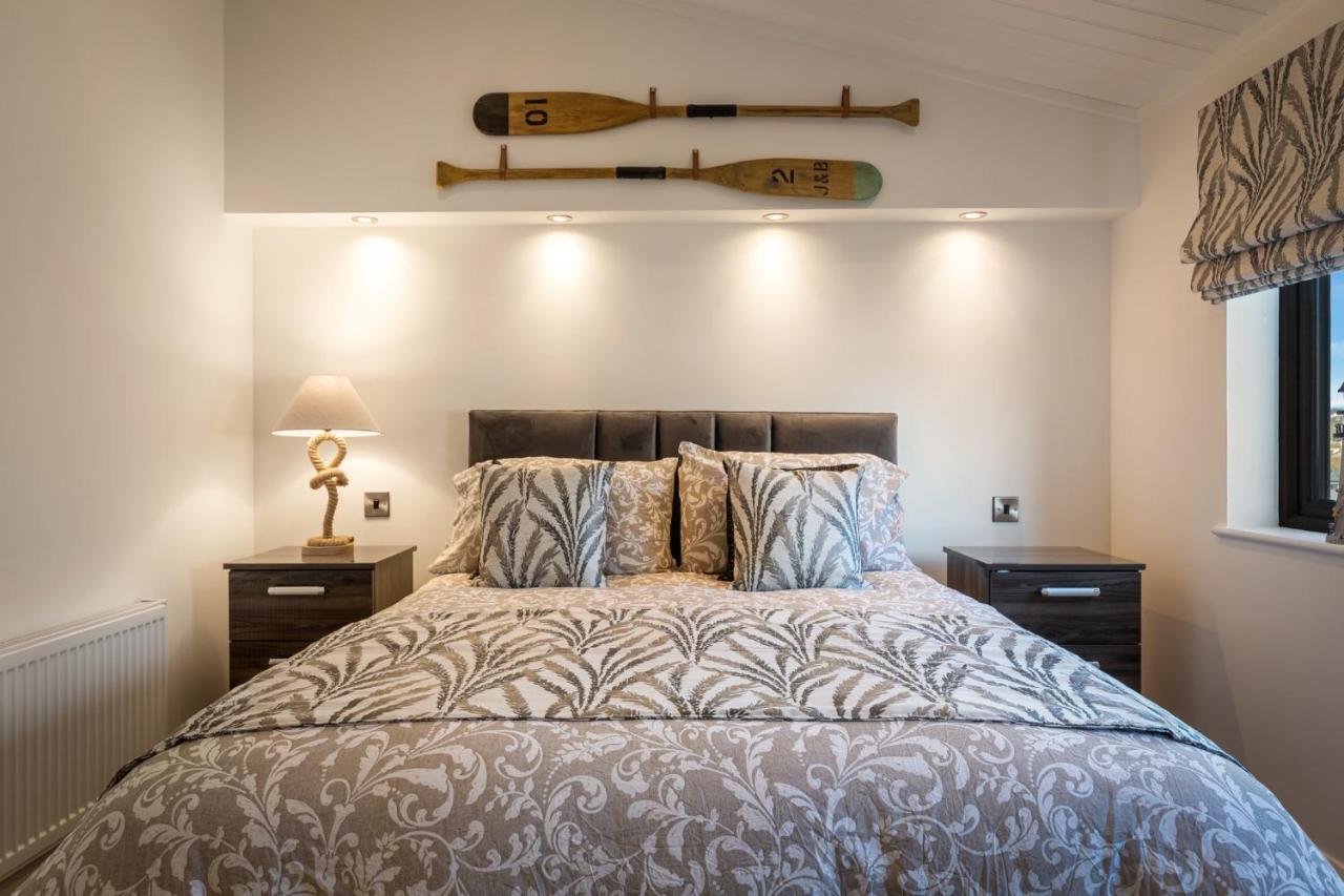 Hiraeth - Luxury Lodge With Hot Tub, Close To Beach Penally Exterior photo